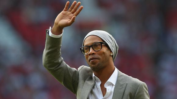 Esto es lo que cobra Ronaldinho por cada partido jugado como “Leyenda”