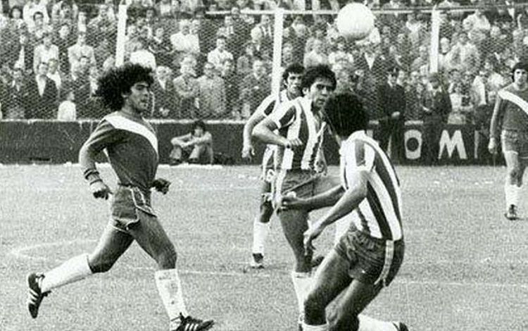 Hace 40 años, Maradona marcaba sus primeros goles
