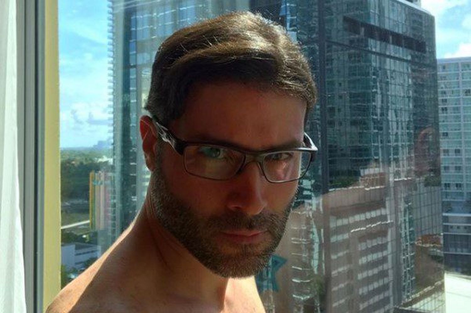 Jonathan Montenegro celebra el Día del padre con este anuncio