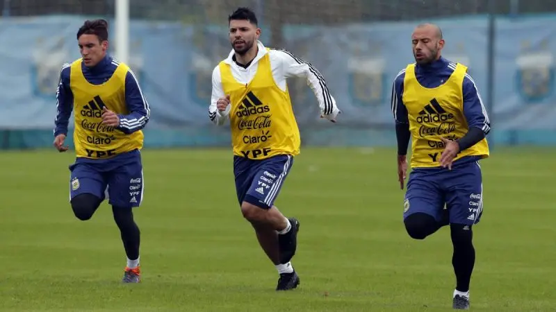 Mercado se sumó al grupo y Agüero volvió al gol