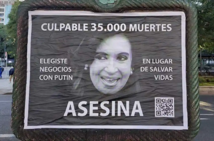 Imputaron a 4 personas por los afiches en contra de Cristina Kirchner