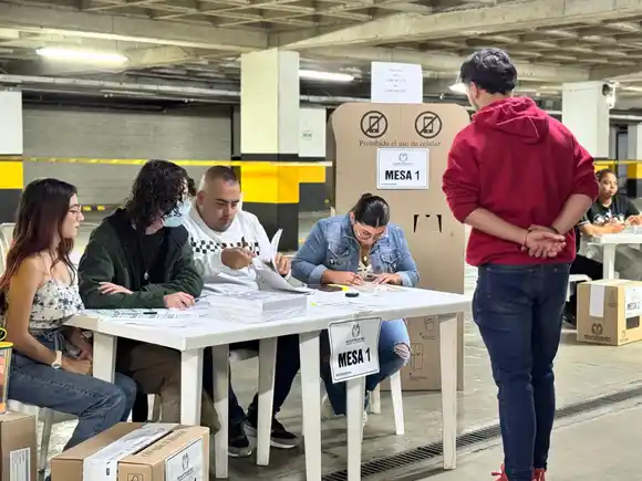 Después de años de espera, los colombianos en Alicante tendrán punto oficial para votar en 2026