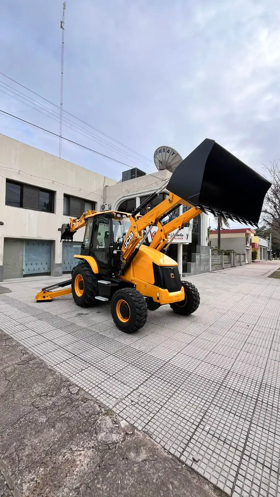 retroexcavadora pala frontal san vicente - 1