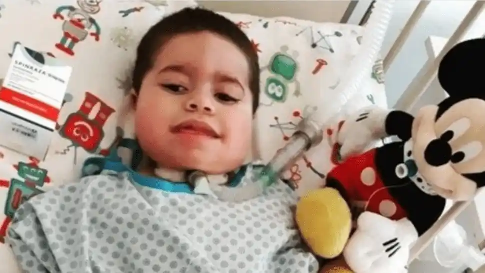 Se gastó en "joda" el dinero que recaudó para operar a su hijo: el bebé murió