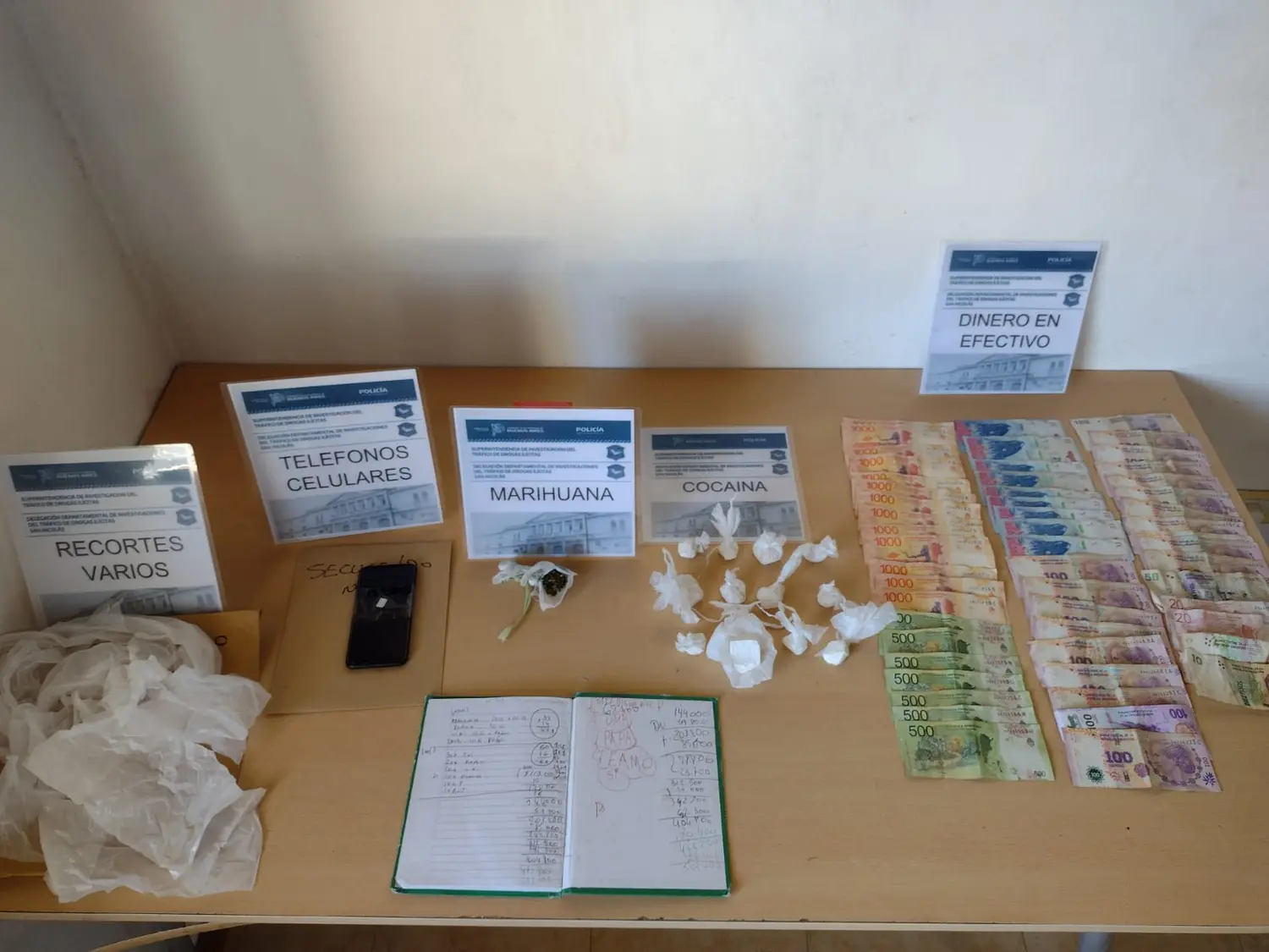 Secuestran 100 gramos de cocaína en una casa ubicada dentro de una cancha de fútbol infantil