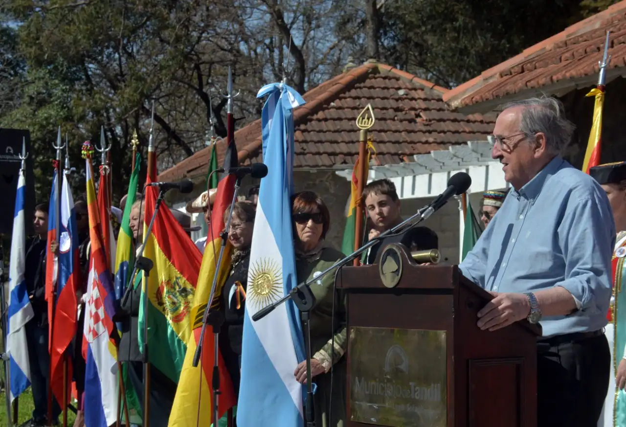 Lunghi participó del acto del Día del Inmigrante e hizo un fuerte llamado a la unidad y a la paz