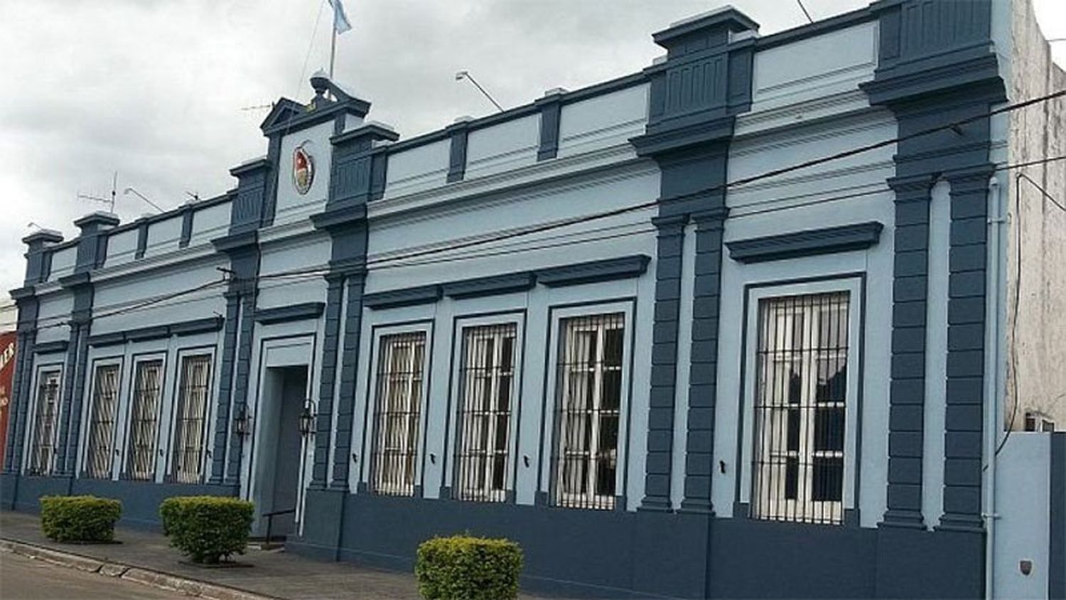 Trágico accidente laboral: un hombre murió al caer de una escalera de madera