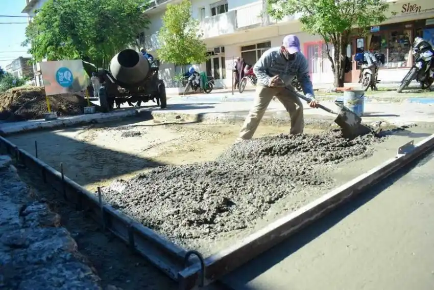 La comuna continúa el plan de bacheo, sellado de juntas y fisuras
