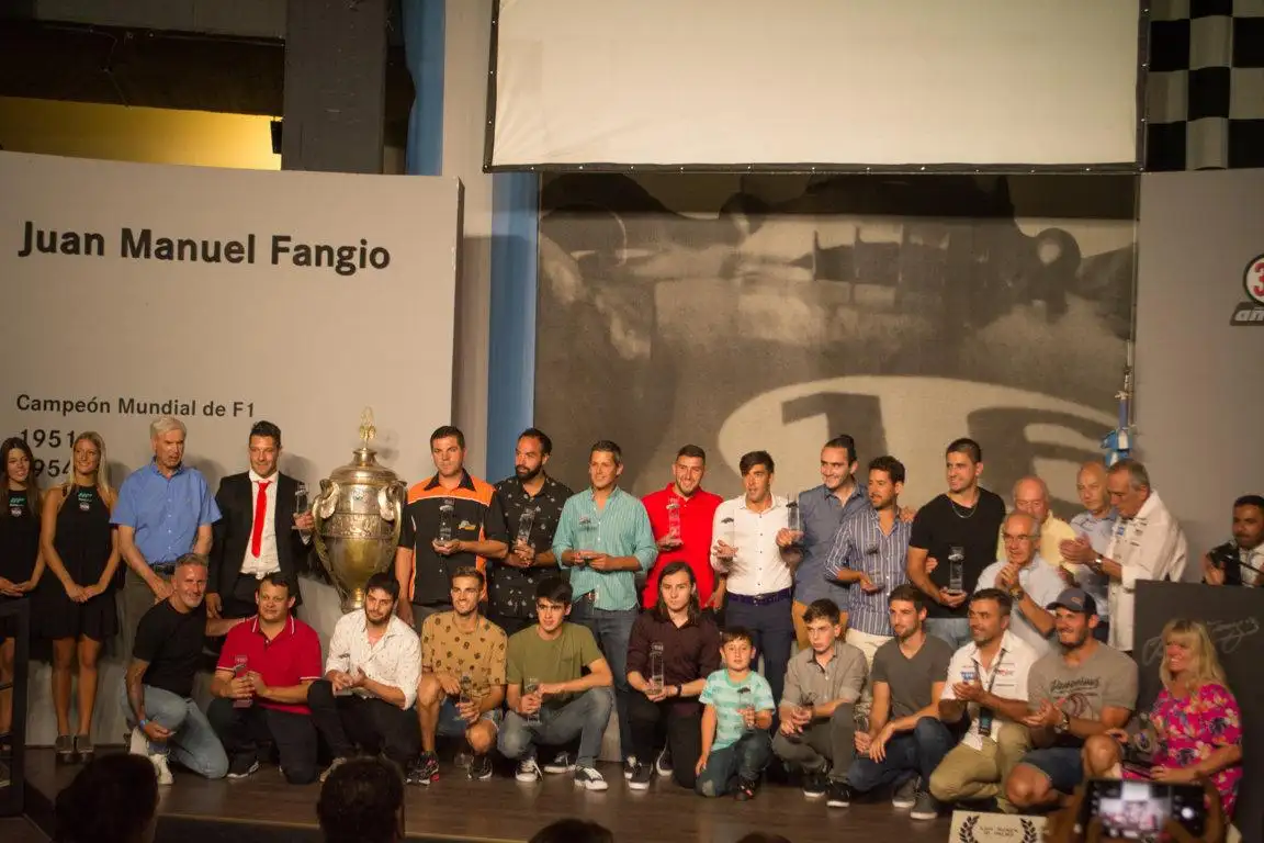 FOTO DANIEL ERREGUERENA Los premiados de 2019 en Balcarce.