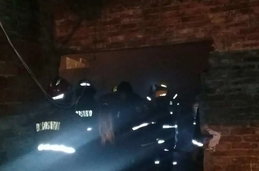 Zona norte: atacó a su pareja, se encerró en una habitación y se prendió fuego