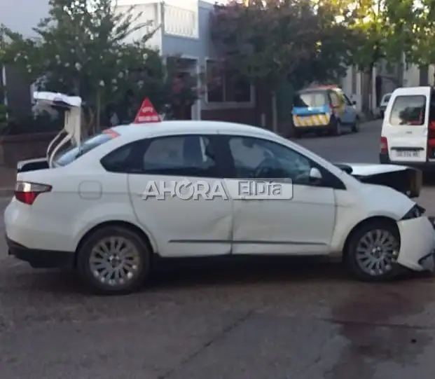 Violento choque entre un remis y una camioneta cerca de la Costanera