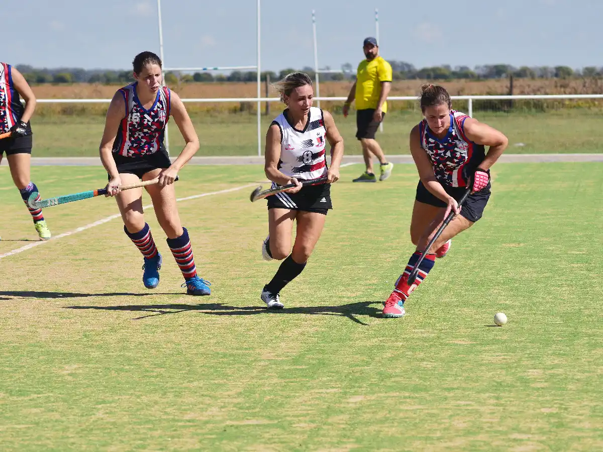 Tres lideran en la primera división local