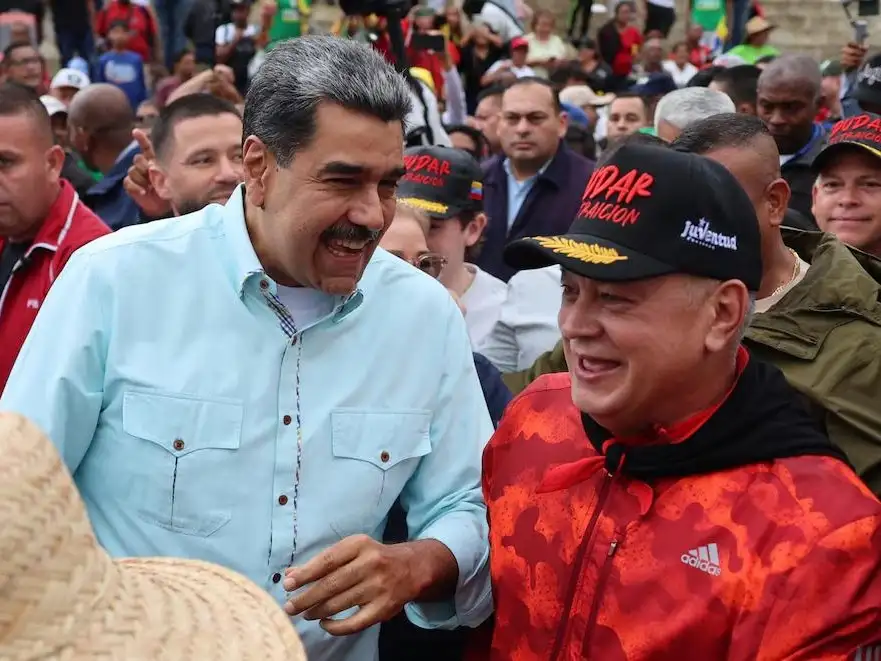La estrategia estadounidense incluye acciones militares en el Caribe y amenazas de bombardeo.