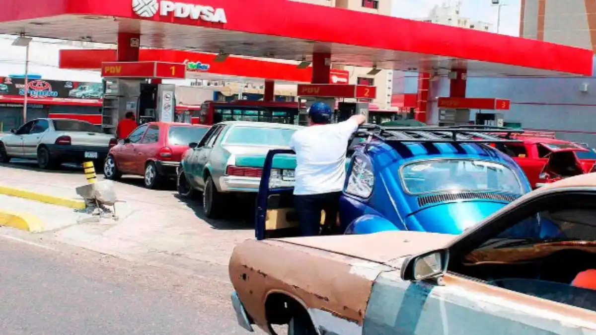 ¡MERIDEÑOS AL BORDE! Escasez de gasolina causa caos en el estado andino (IMÁGENES)