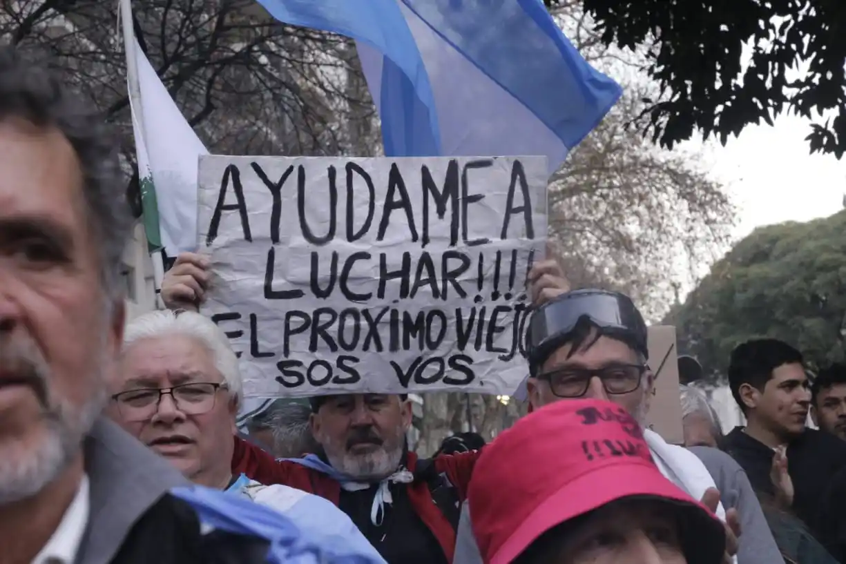 Miércoles de protestas: Jubilados y trabajadores del Garrahan se movilizan