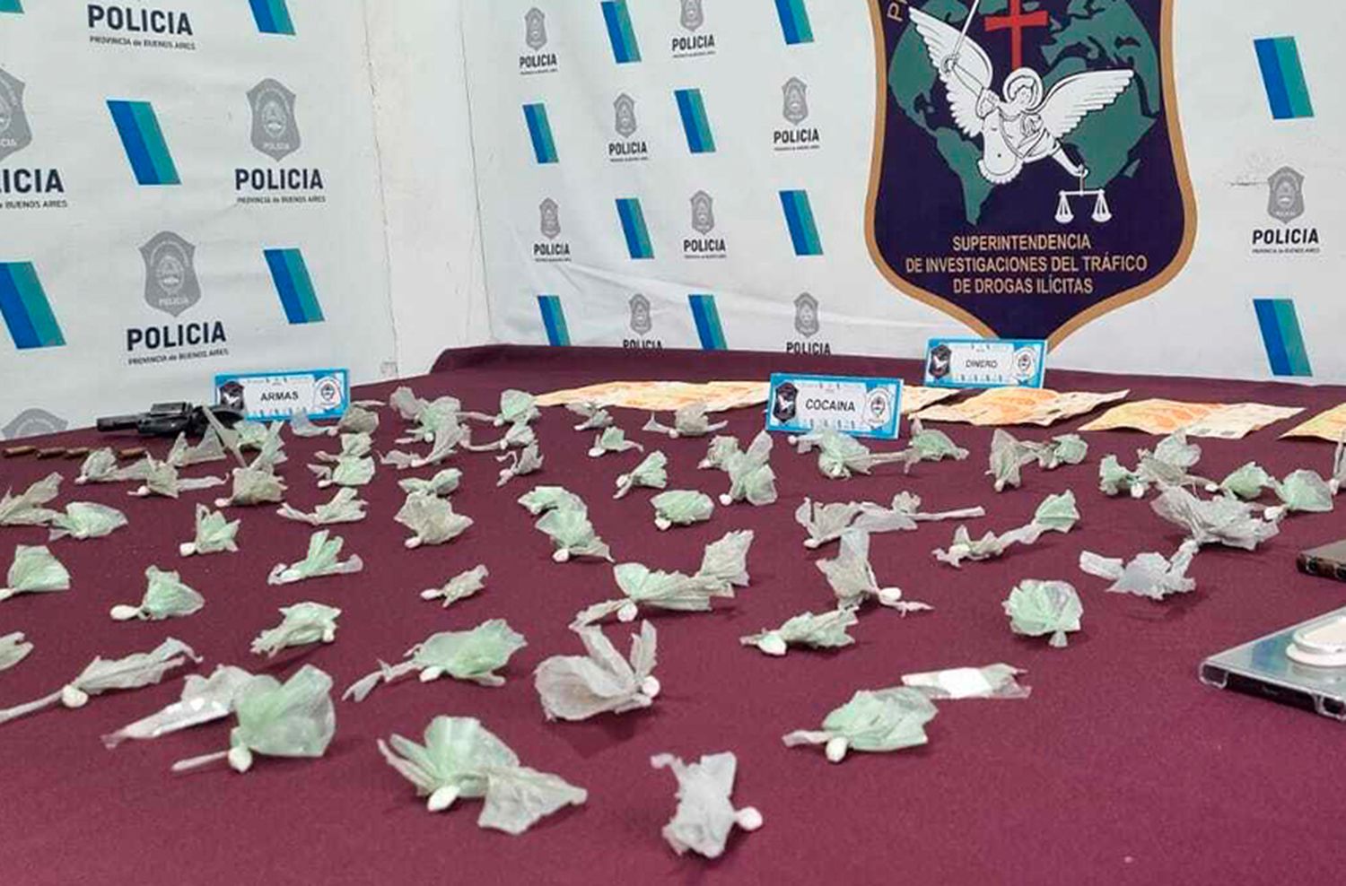 Golpe a la droga: detienen dos mujeres y secuestran más de 100 envoltorios de cocaína