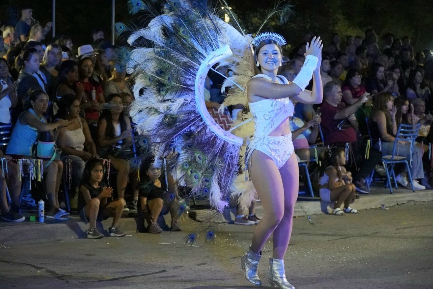 Con mucha alegría y color, Firmat se vistió de Carnaval