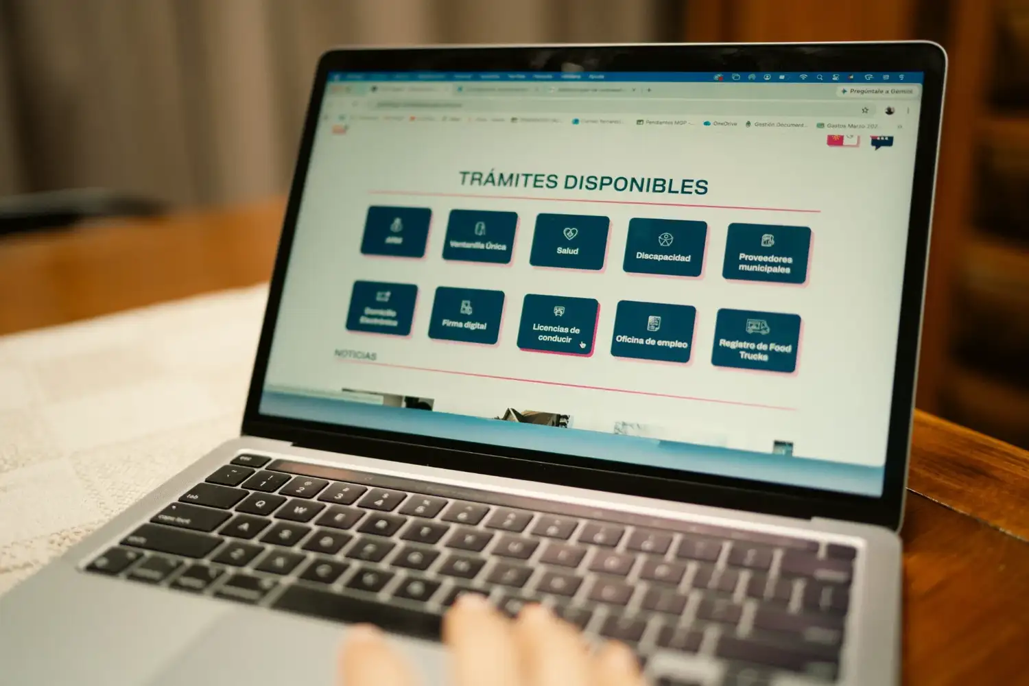 La herramienta incorpora confirmación automática por correo electrónico, recordatorios de turno y la posibilidad de visualizar la licencia en formato digital.