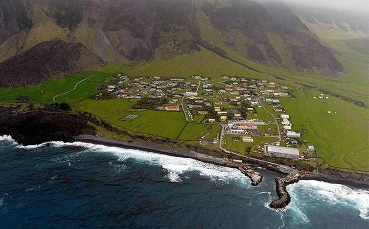 Tristán de Acuña, la isla habitada más remota del mundo