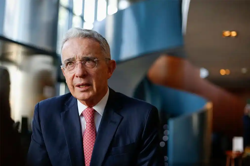 URIBE SE LAS CANTA A PETRO y adivinen con quien lo comparó  (+Detalles)