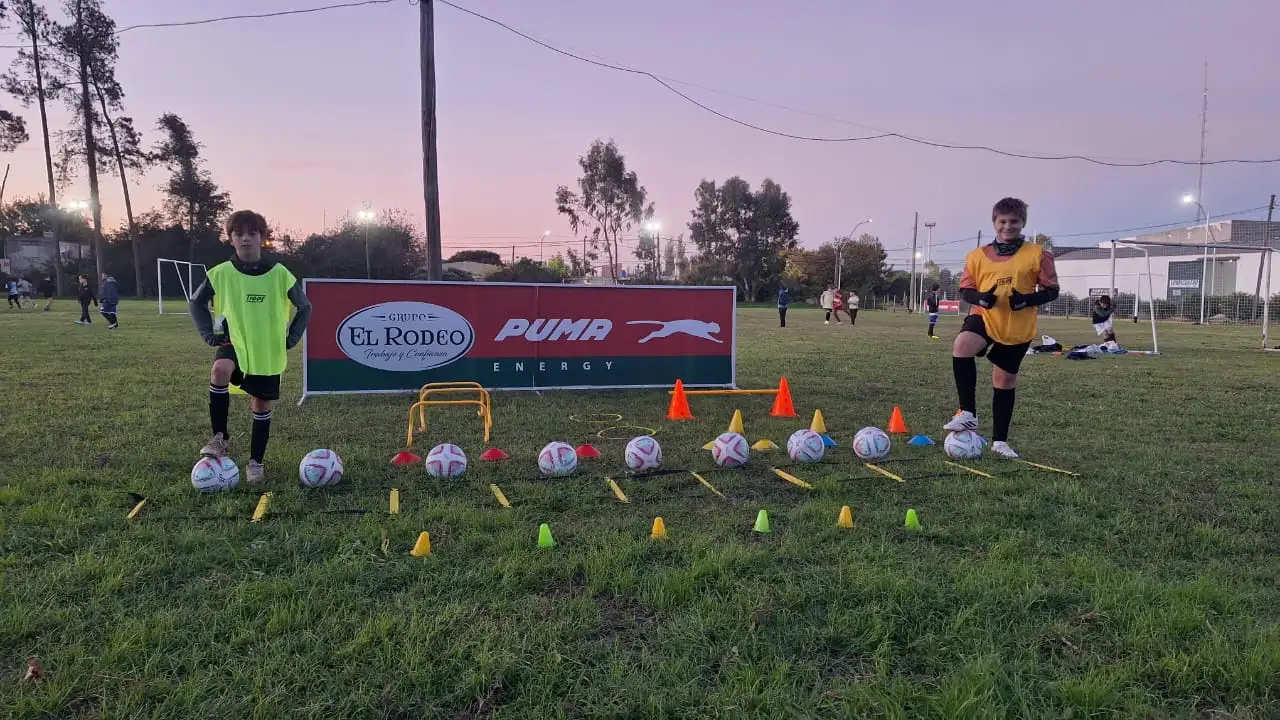 La Escuelita de Sportiva presenta su nueva indumentaria y consolida un proyecto de crecimiento