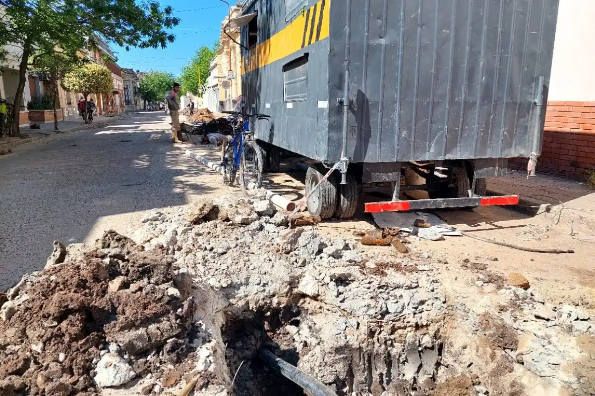 La primera etapa del recambio de cañerías de agua del Casco Histórico alcanzó un avance del 80%