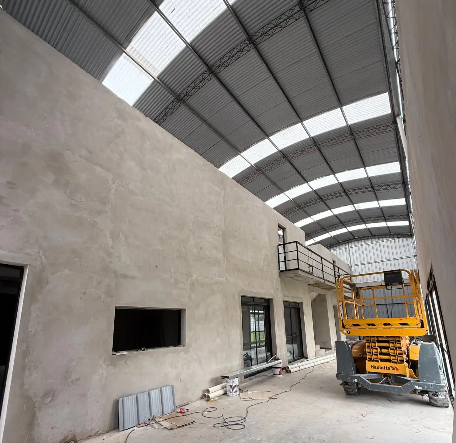 Interior del nuevo cuartel.-