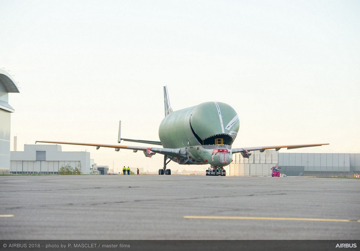 El primer Beluga XL salió de la línea de ensamblaje