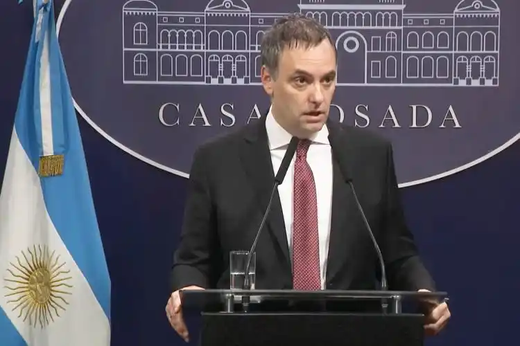 Ley Bases: Adorni ratificó que el Gobierno
intentará ejecutar reformas que tiene pensadas