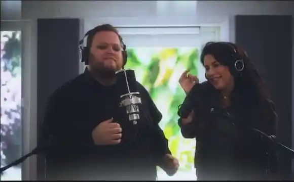 Karina se une en un dueto al español Enrique Ramil