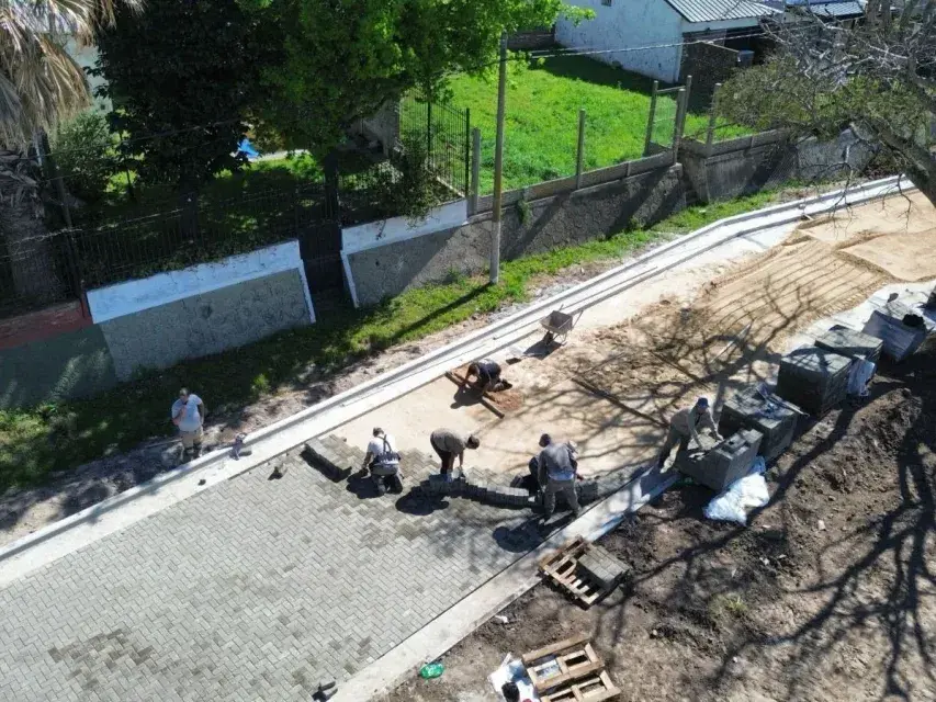Avanzan las obras de pavimentación y el nuevo paseo costanero en Coronda
