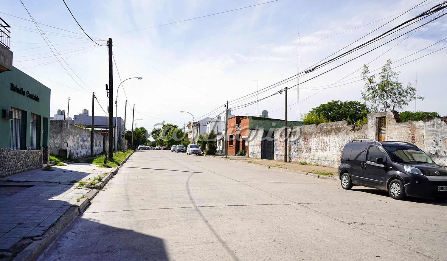 Calle 69 entre 58 y 60. Una de las tantas cuadras de la ciudad sin árboles