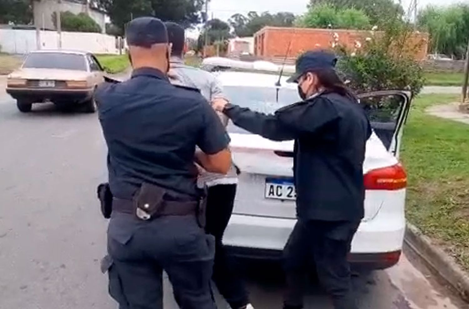 Por un celular amordazó y golpeó a un hombre