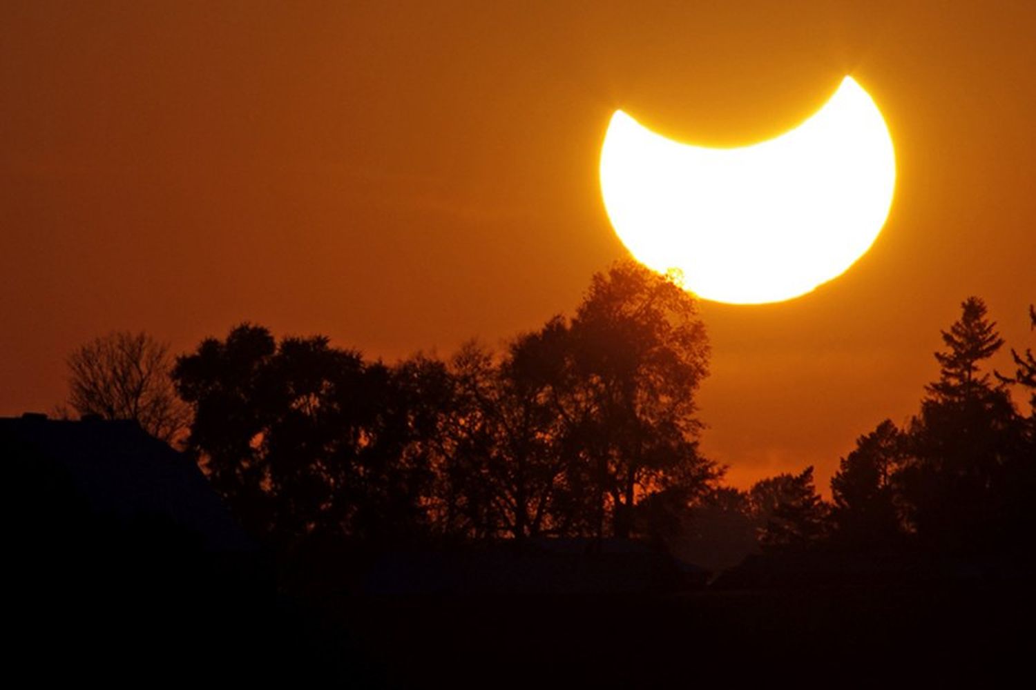 Habrá un eclipse parcial de Sol y se podrá ver desde Santa Fe: ¿cuándo será?