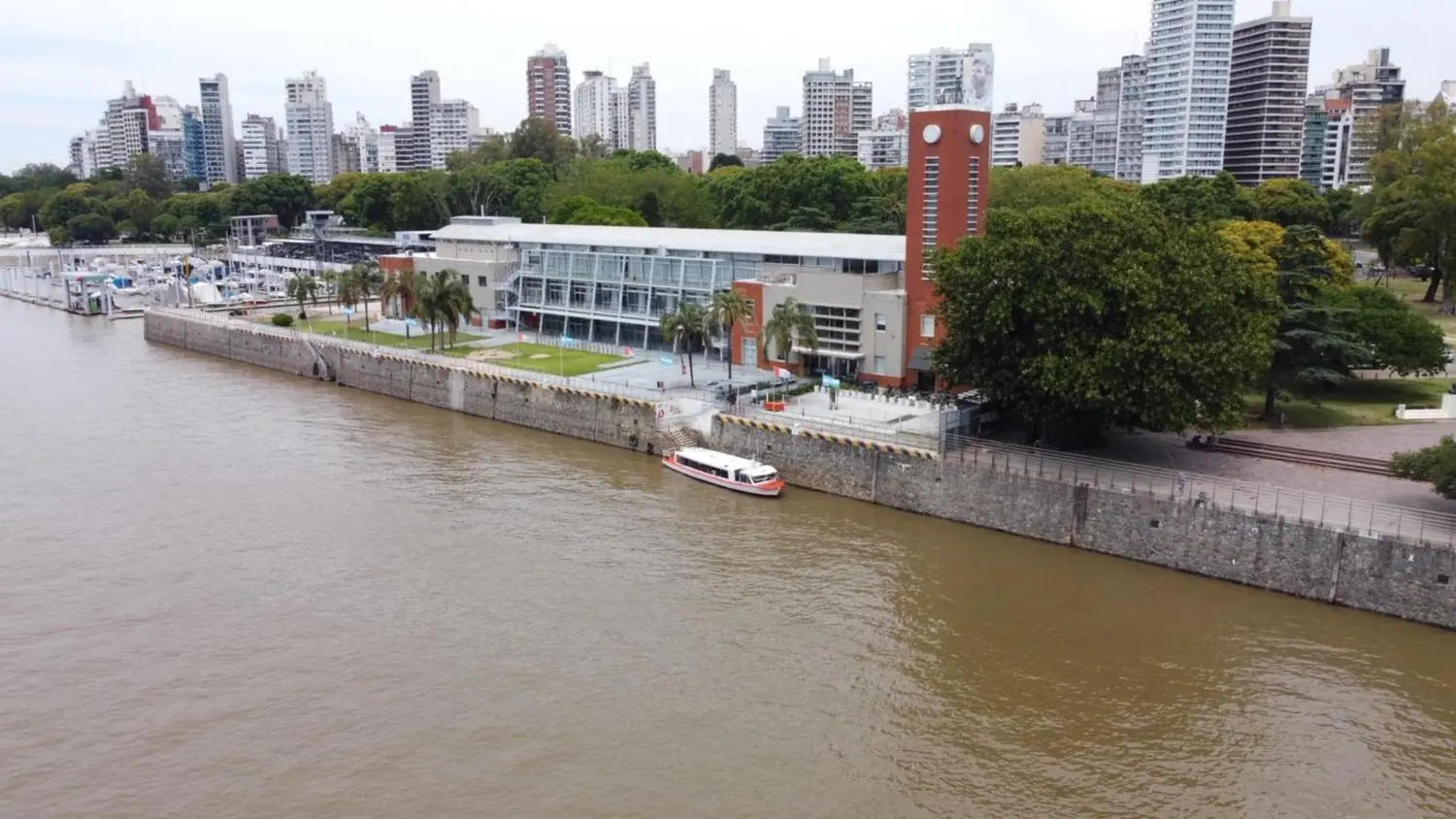 La Terminal Fluvial continuará con los cruces a la isla durante febrero debido a la alta demanda.