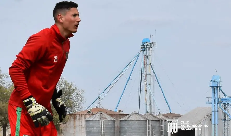 Coronavirus en el fútbol: Brote en Agropecuario de Carlos Casares con 20 casos positivos