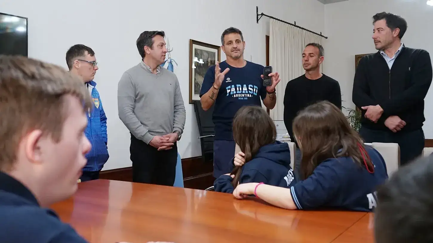 Representantes del seleccionado nacional en el despacho del intendente Arturo Rojas