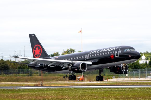 Píntalo de negro: Air Canada Jetz estrena nueva imagen para sus Airbus A320