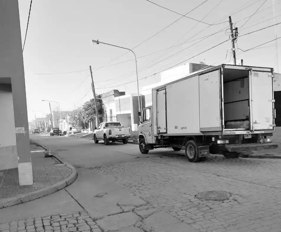 Un laboratorio recolecta orina que ofrecen mujeres de la región