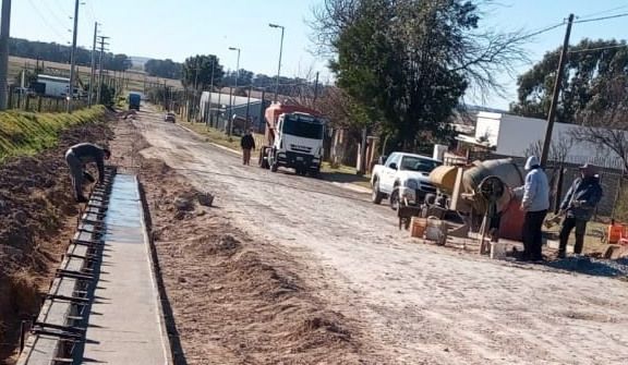 Obra. De cordón cuneta en San Manuel