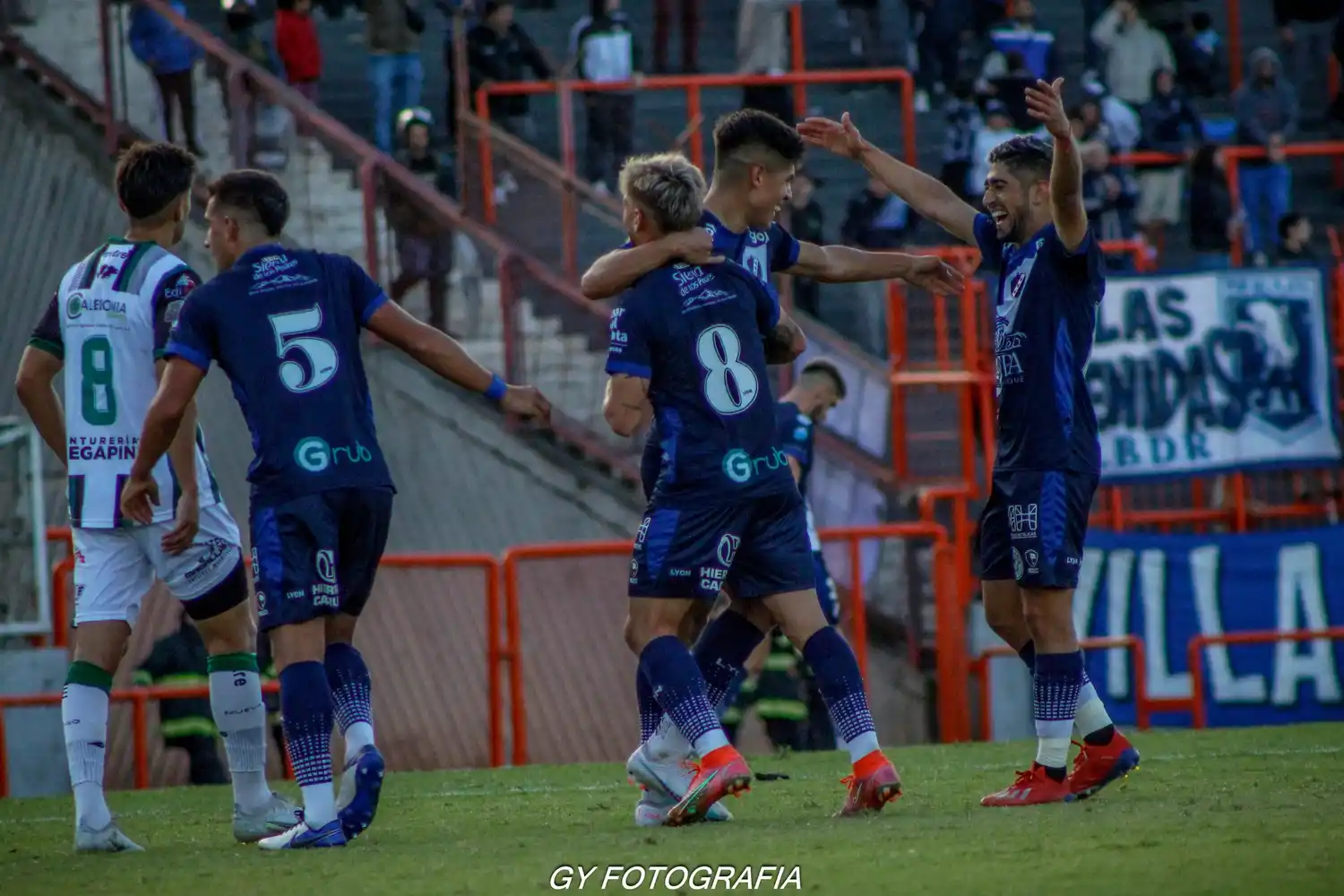 Alvarado ganó el duelo de “Toritos” en el Minella