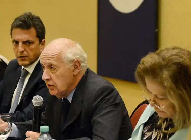 Para Graciela Camaño, "Lavagna tiene cualidades para ser candidato a Presidente"