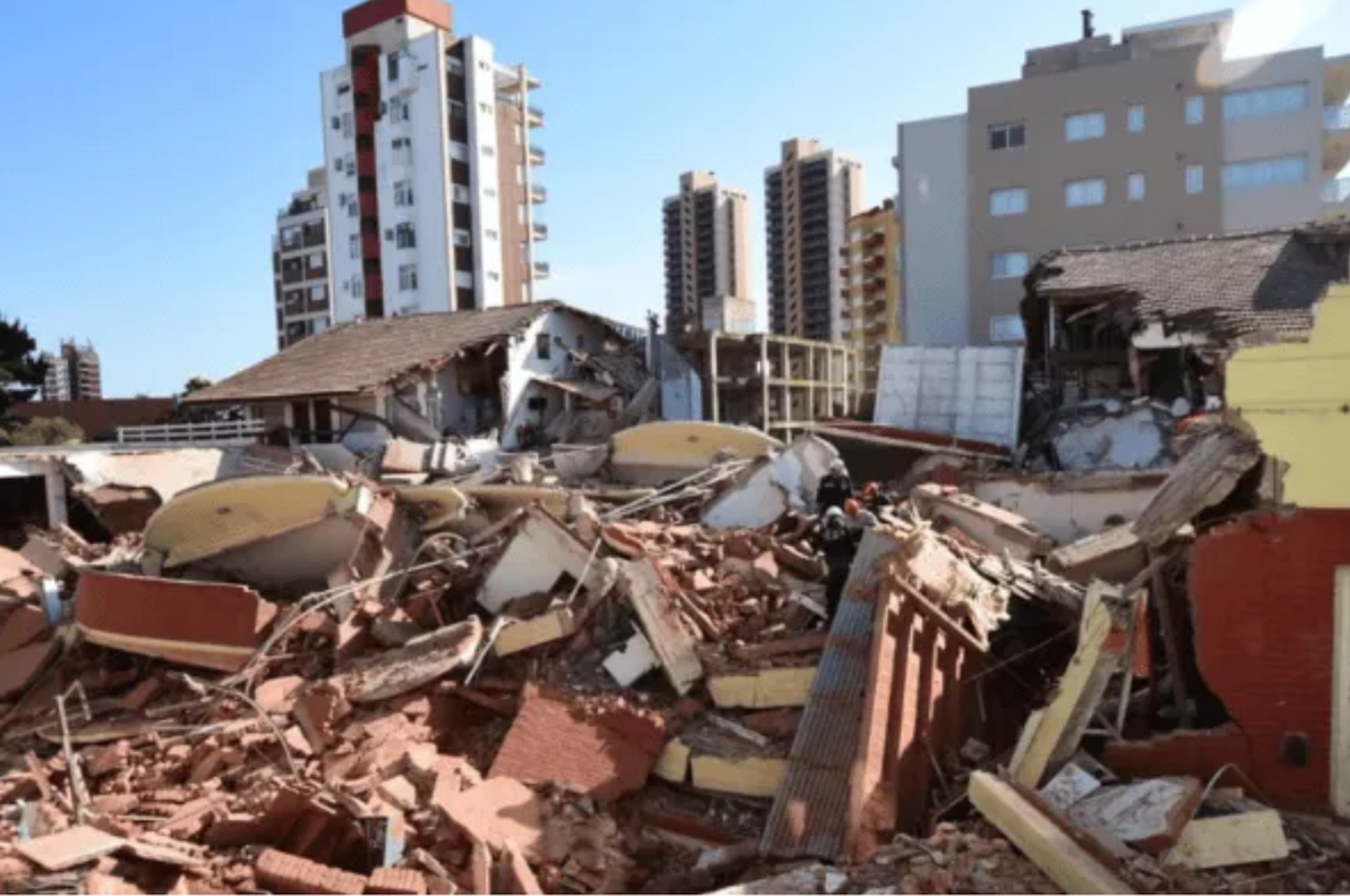 El derrumbe del edificio en Villa Gesell