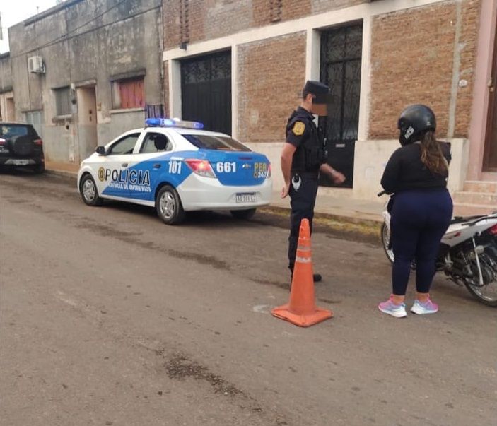 Intento de incendio de una motocicleta y resistencia a la autoridad en operativo policial en Victoria
