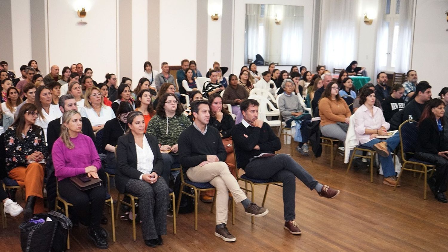 En primera fila. El intendente Arturo Rojas y el secretario de Turismo, Matías Sierra
