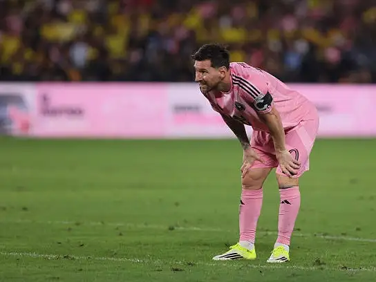 Messi sufrió una lesión muscular.