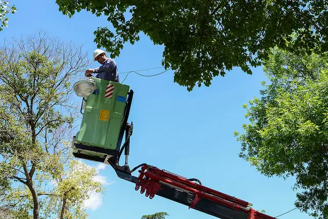 Cuatro barrios de la ciudad suman mejoras en alumbrado público
