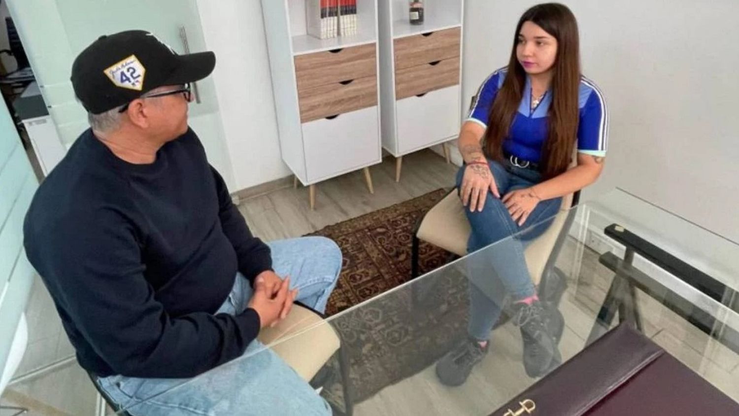 Chilena y taxista venezolano firman «acuerdo de justicia restaurativa»: un paso contra la xenofobia en ese país
