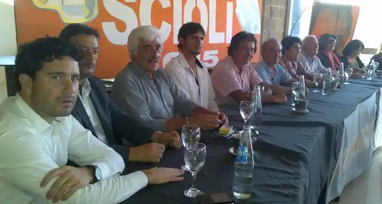 Con la presencia de Cafiero y Guastavino, presentaron la Mesa de Scioli