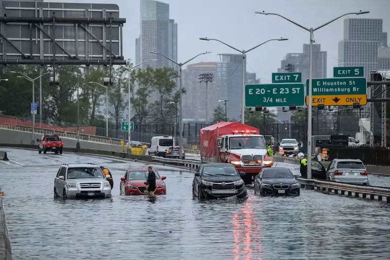 NUEVA YORK EN ESTADO DE EMERGENCIA: metro, aeropuertos y carreteras afectados por las lluvias (+Videos)